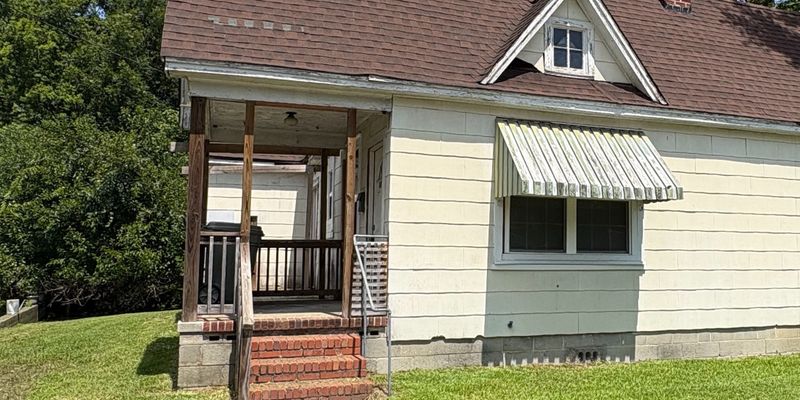 Chester Apartment: 147 Center St