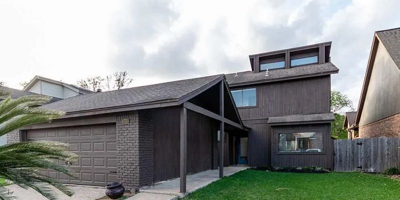 Beaumont House: 6770 Lexington Dr
