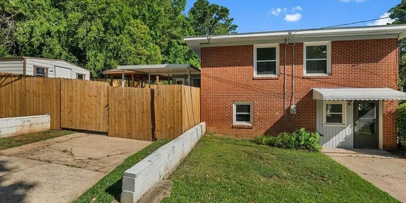 Columbus House: 803 Lichfield Rd