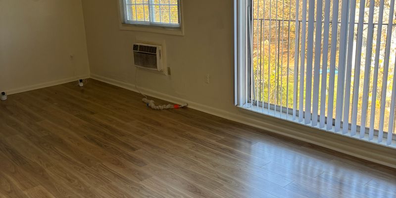 Washington Apartment: 3917 4th St SE