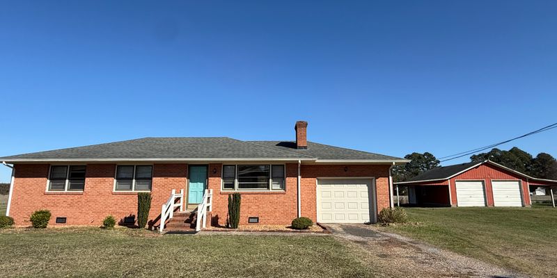 Elizabeth City House: 106 Hawthorne Drive