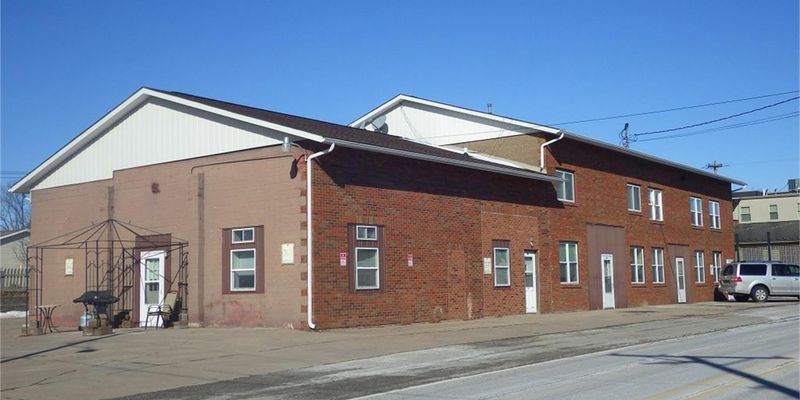 Blue Grass Apartment: 114 S Mississippi St