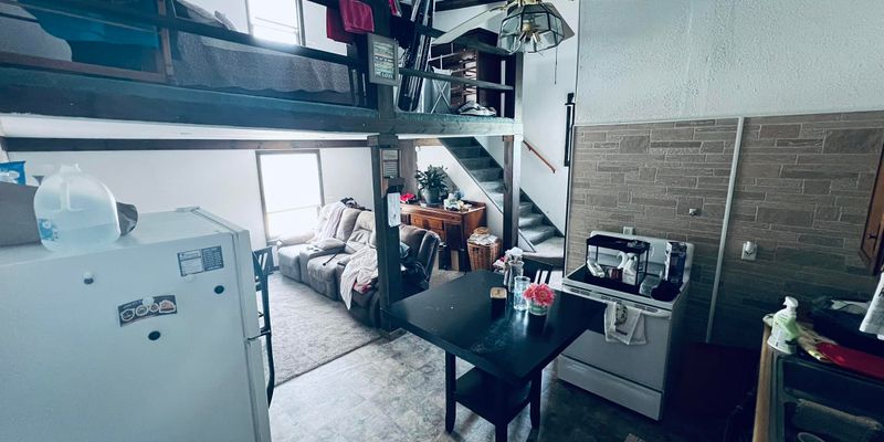 Dunkerton Apartment: 208 W Main St