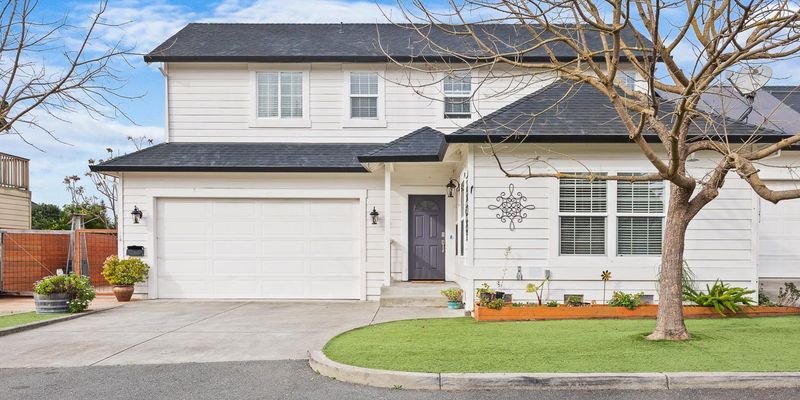 Santa Rosa House: 600 Greeneich Ave