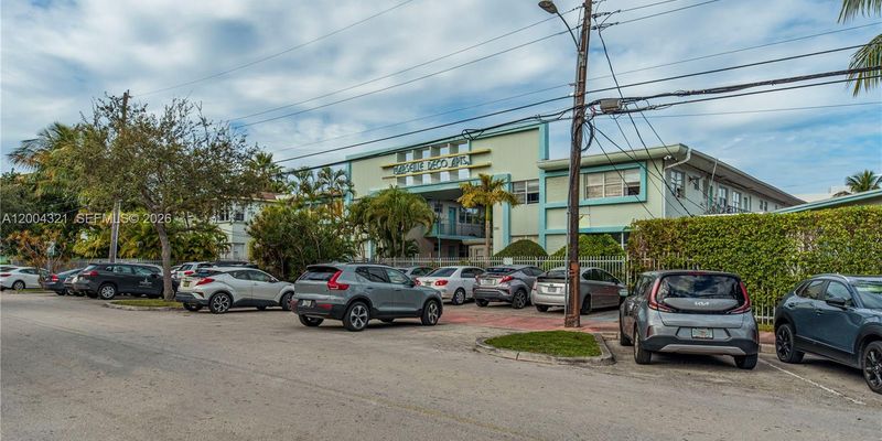 Miami House: 1255 Marseille Dr