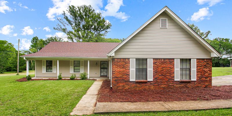 Jackson House: 2334 N Pine Lea Dr