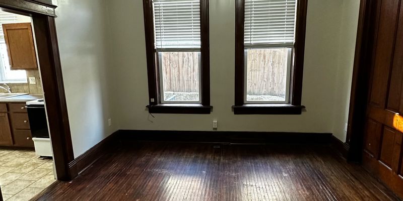 Dubuque Apartment: 422 Loras Boulevard