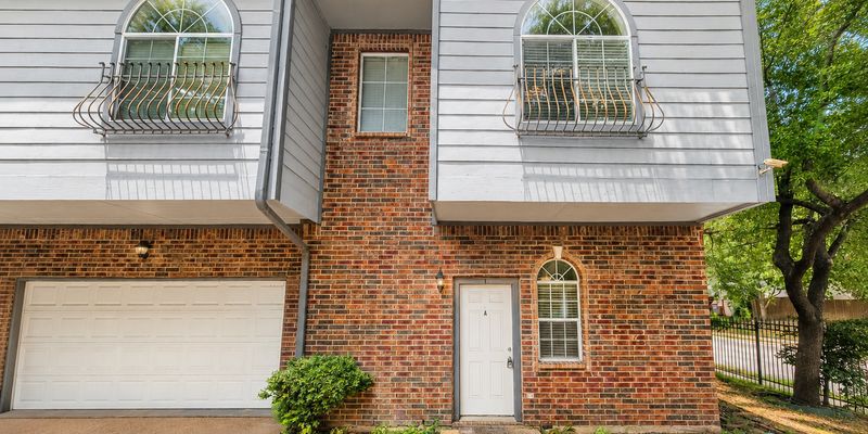 Dallas Townhome: 1819 N Fitzhugh Ave