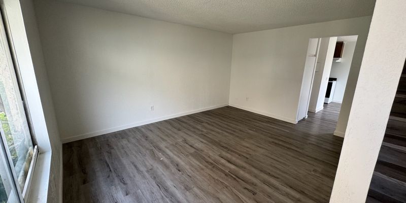 Costa Mesa Apartment: 1919 Anaheim Ave