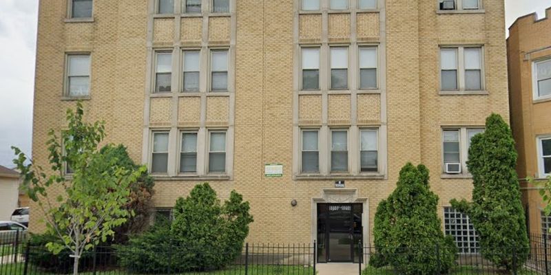 Chicago Apartment: 8058 S Hermitage Ave