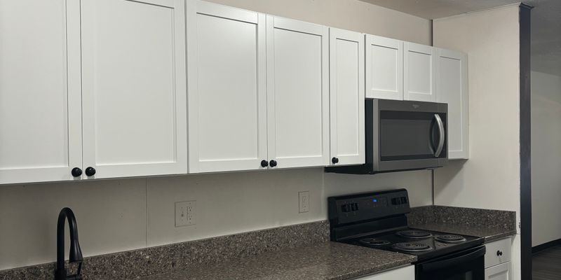 Mount Vernon Apartment: 503 8th St NW