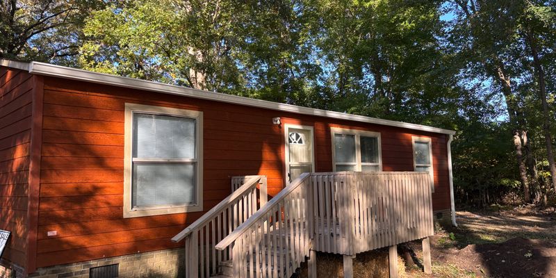 Pittsboro House: 18 Sols Pl