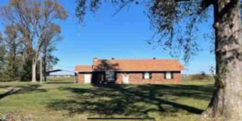 Dumas House: 5900 AR-1
