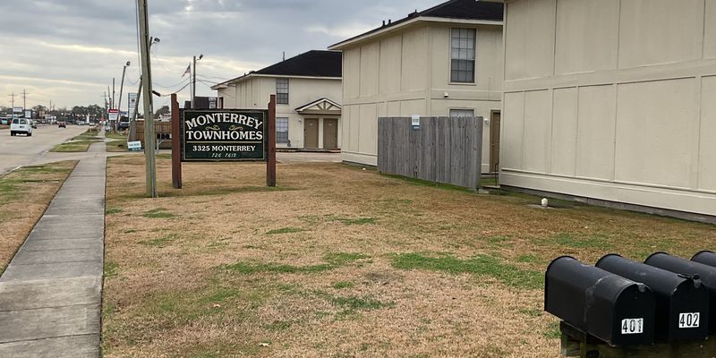 Baton Rouge Apartment: 3325 Monterrey Dr