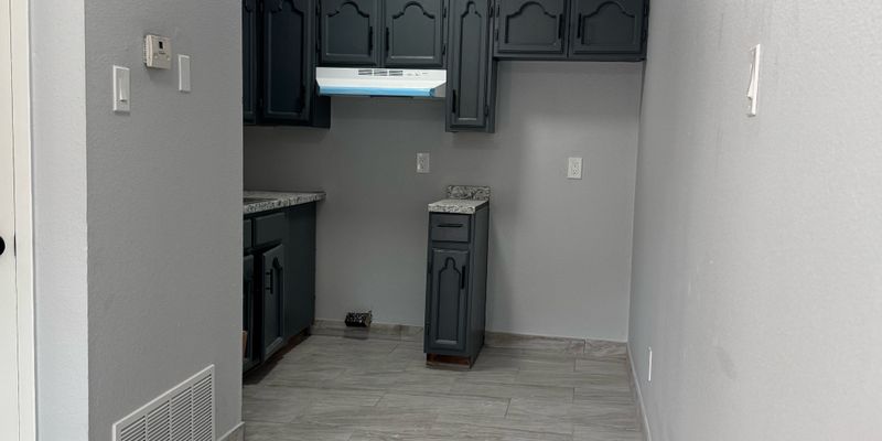 Laredo Apartment: 817 E Kearney St