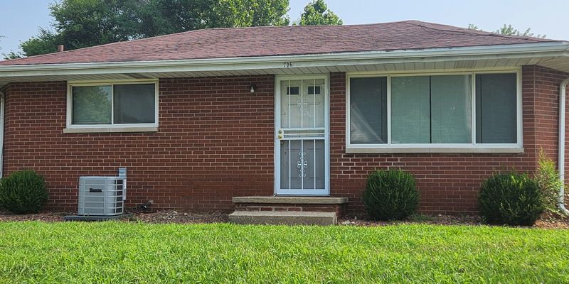 West Peoria Apartment: 710 N Swords Ave