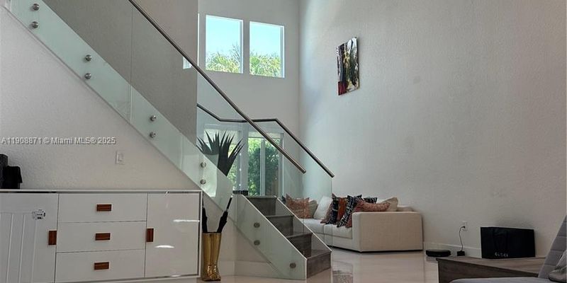 Doral House: 7060 NW 107th Pl #7060