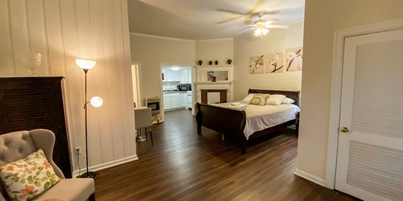 Lexington Apartment: 200 E Maxwell St