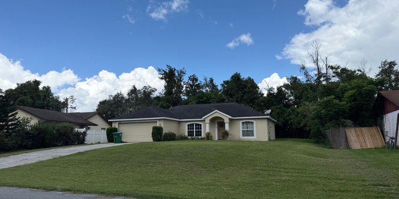 Deltona House: 972 N Fairbairn Dr