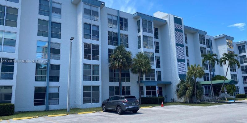 Sunny Isles Beach Condo: 200 177th Dr