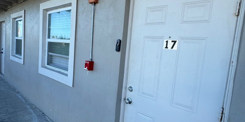 Pahokee Apartment: 354 Rardin Ave