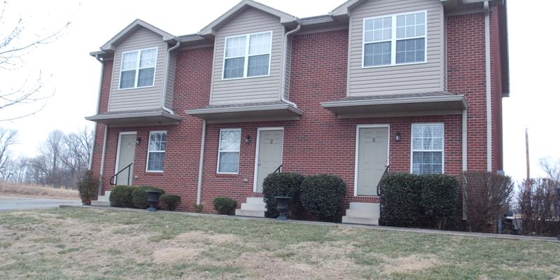 Bowling Green Townhome: 180 Coachman Court
