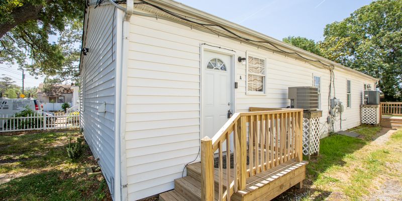 Norfolk House: 9537 20th Bay St