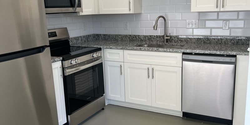 Pulaski Apartment: 500 Pico Terrace