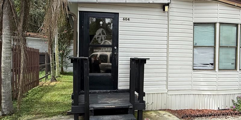Apopka House: 3000 Clarcona Rd
