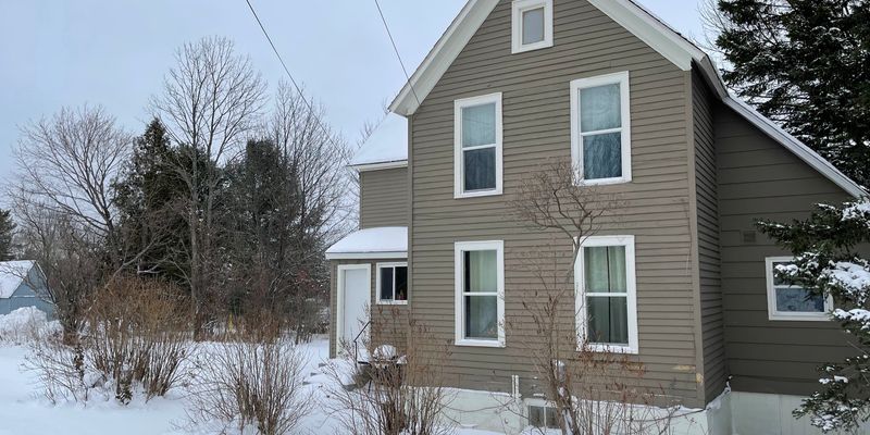 Houghton House: 1006 E Sharon Ave
