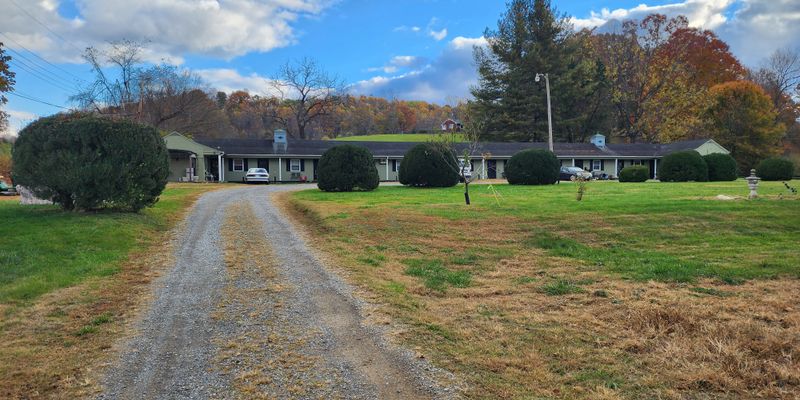 Troutville Apartment: 8188 Lee Hwy