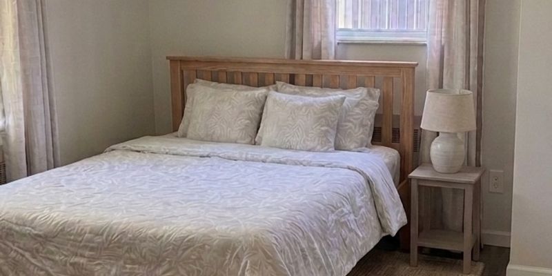 Cincinnati Apartment: 2111 Lawn Ave