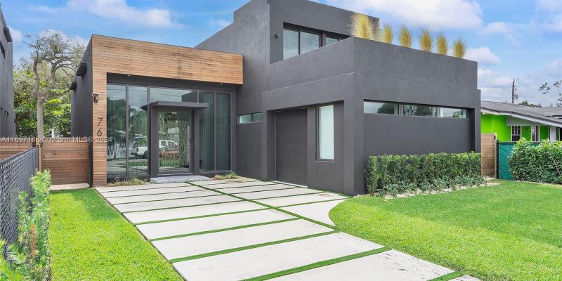 Miami House: 76 NW 44th St