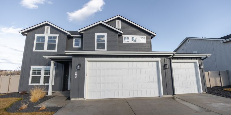 Middleton House: 1892 Carlow St