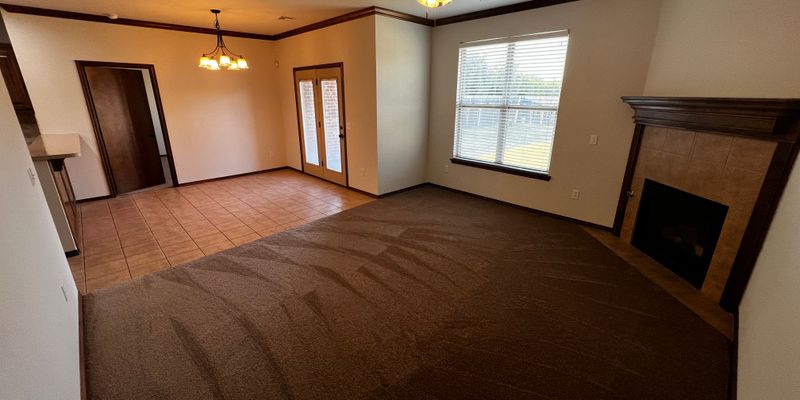 Yukon House: 11415 NW 121st Pl