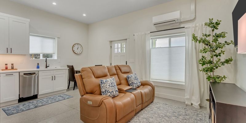 Draper House: 12990 S Boulter St