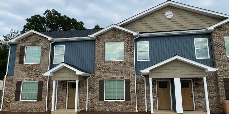 Maiden Townhome: 805 E Main St