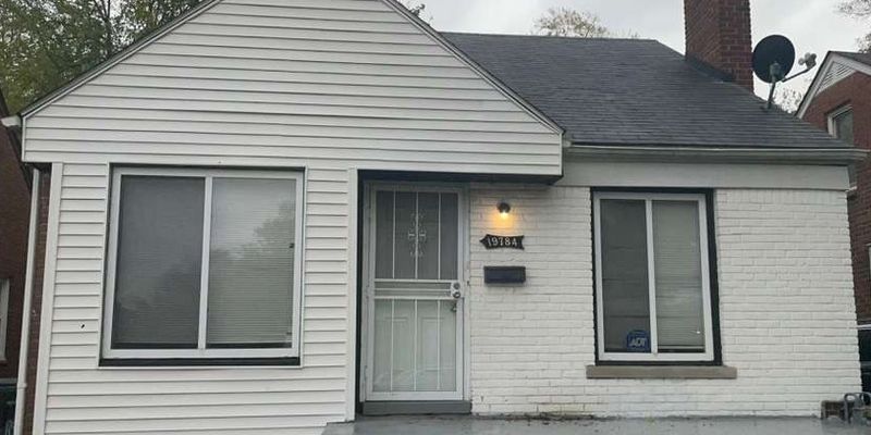 Detroit House: 19784 Mansfield St