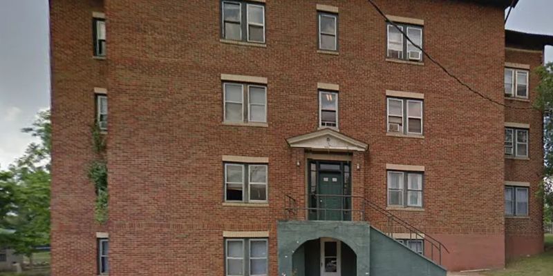 Elizabethton Apartment: 605 W E St