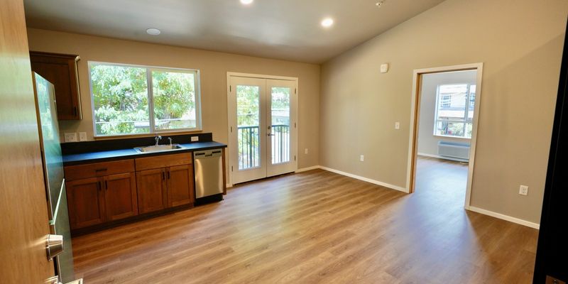 McMinnville Apartment: 110 SE Handley St