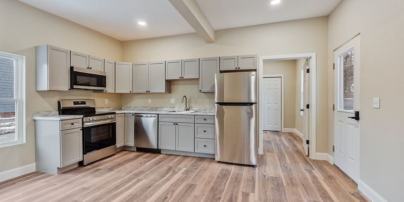 Brewer Apartment: 392 S Main Street