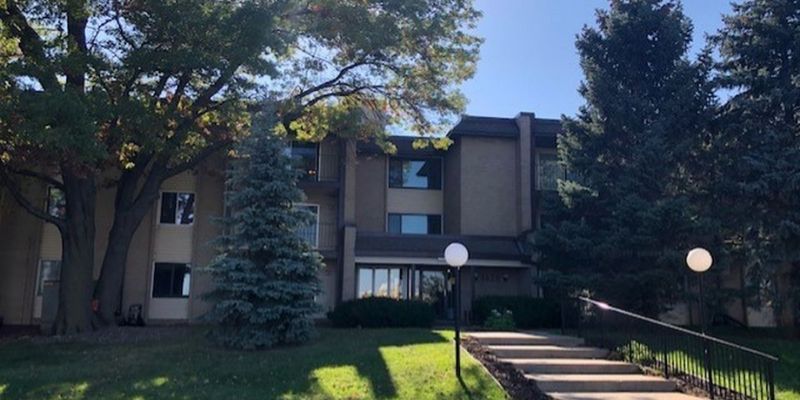 Roseville House: 1620 Highway 36 W