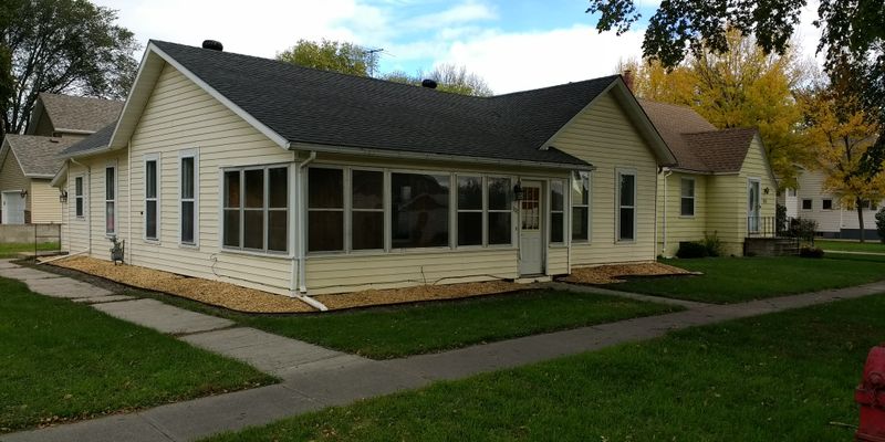 Casselton House: 901 1st St N