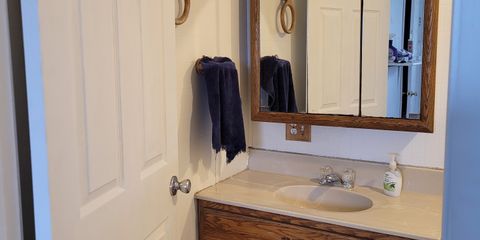 Bathroom 1.jpg