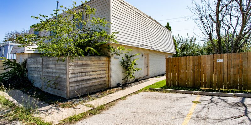 Austin House: 2215 Mission Hill Dr