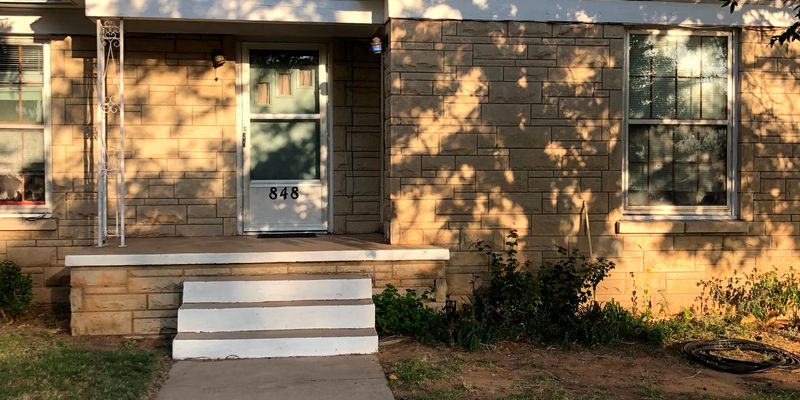 Colorado City House: 832 Chestnut St