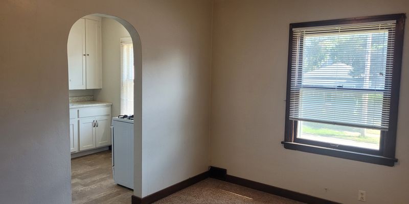 Sioux Falls Apartment: 1300 E 6th St