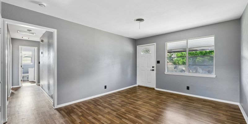 White Settlement House: 7940 Chaparral Dr