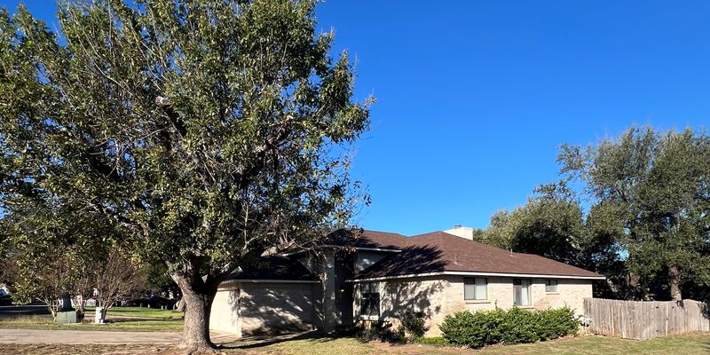 Leander House: 1103 Deepwoods Trail