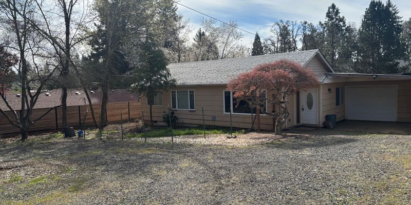 Salem House: 592 Ewald Ave SE